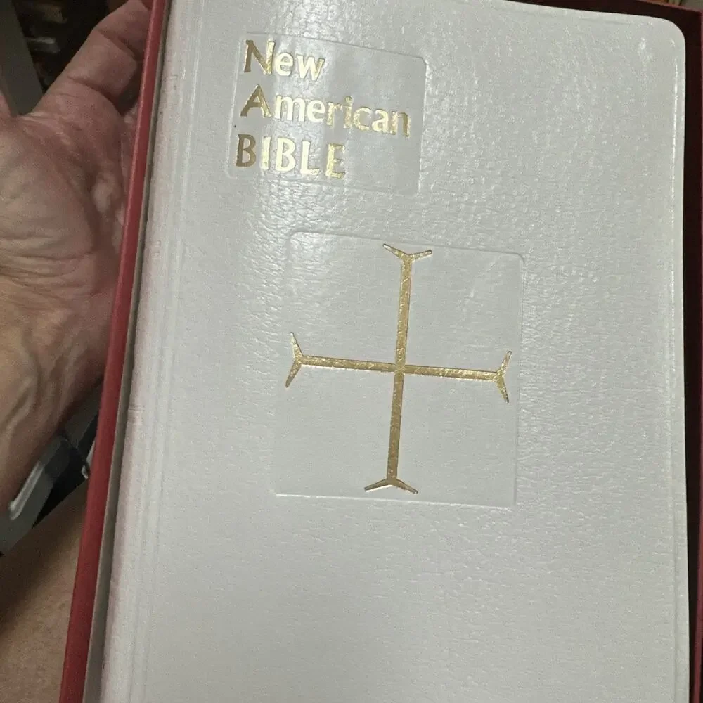 New‎ American Bible ~ Large typeface~Illustrated Catholic Publishing Company New